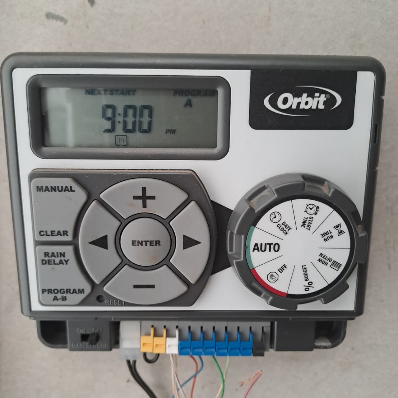 Controlador programable para riego automático
