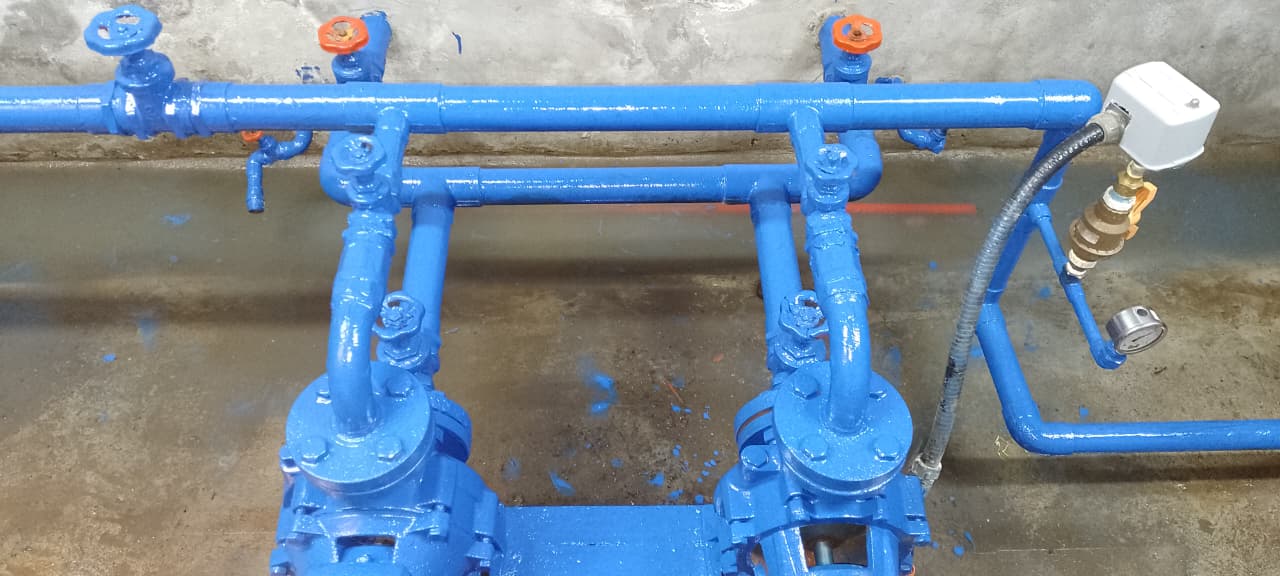 Detalle de piping y control hidráulico